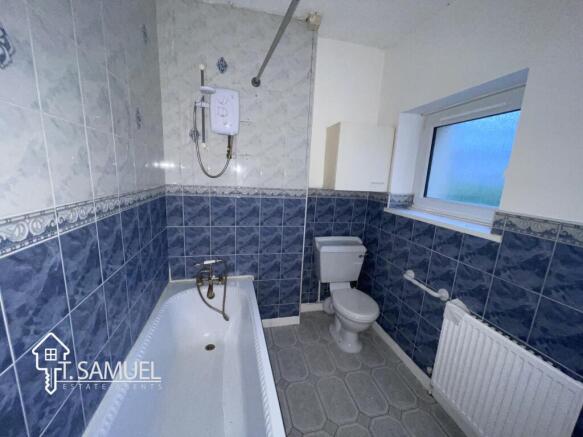 Bathroom 2.JPG
