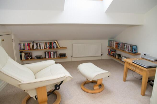 Spacious Landing/...