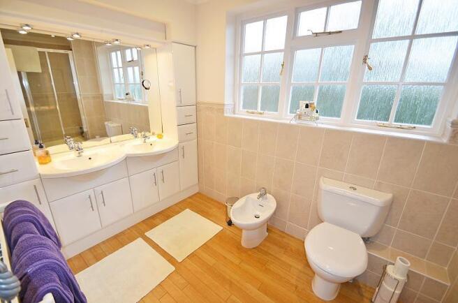 En-suite bathroom