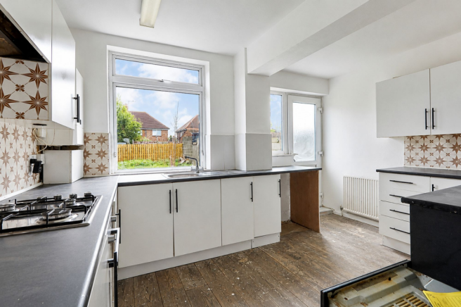 3 bed Semi-Detached to rent Image 6