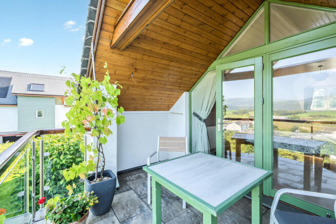 Principal Bedroom...