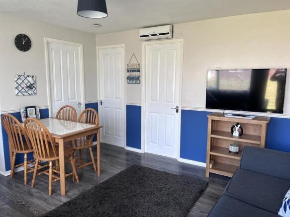 Lounge / Dining area