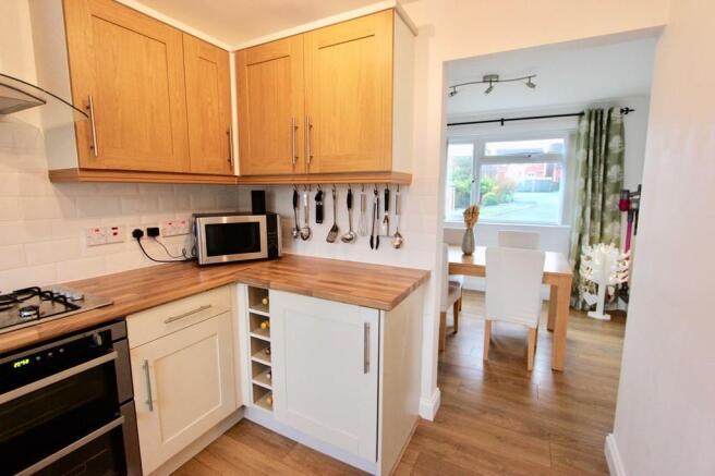 Kitchen into Dini...