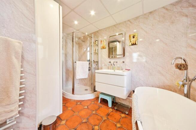 2 bed Flat for sale Image 10