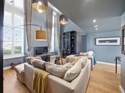 26/2 Simpson Loan, Edinburgh, EH3