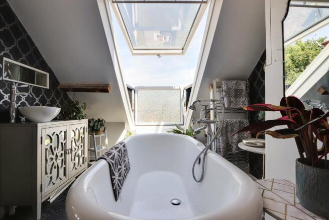 Ensuite to Bed 4
