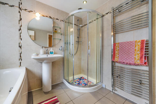 4 bed Semi-Detached for sale Image 12