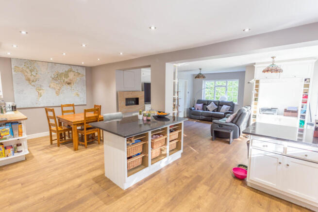 Kitchen/breakfast/family Room