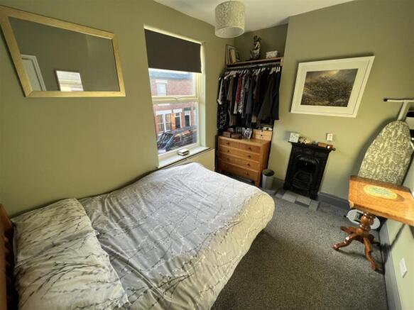Bed 2.jpg