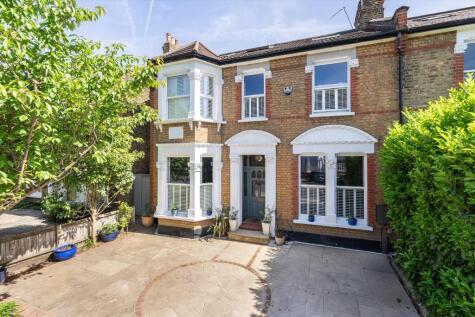 Queens Road, London SW19