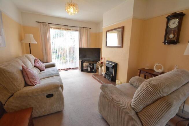 Lounge/Dining Room