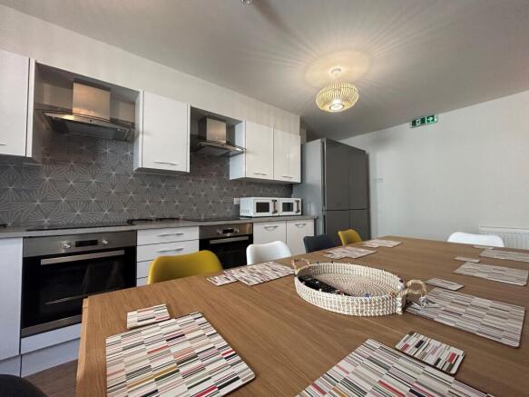 1 bed House Share to rent Image 10