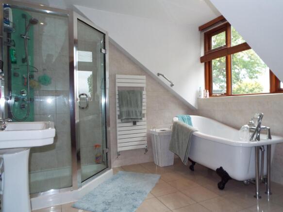 En-Suite Bathroom