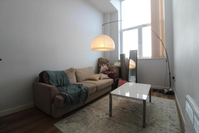 2 bed Apartment to rent Image 4