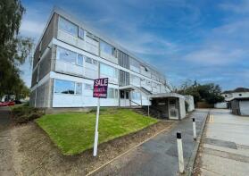 Flat 4, Nairn House, Cameron Close, Brentwood CM14 5BP