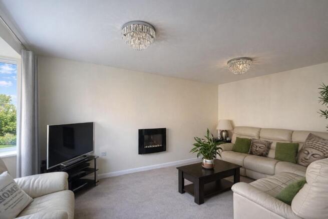 4 bed Detached for sale Image 8
