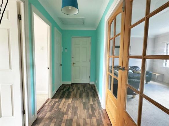 2 bed Apartment to rent Image 5