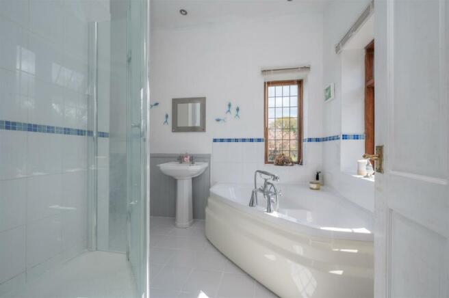 En-Suite Bathroom