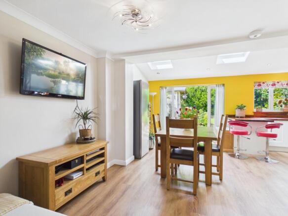 4 bed Detached for sale Image 8