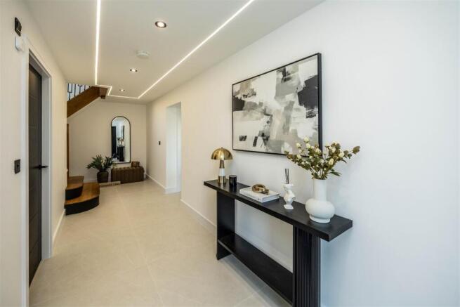 4 bed Detached for sale Image 5