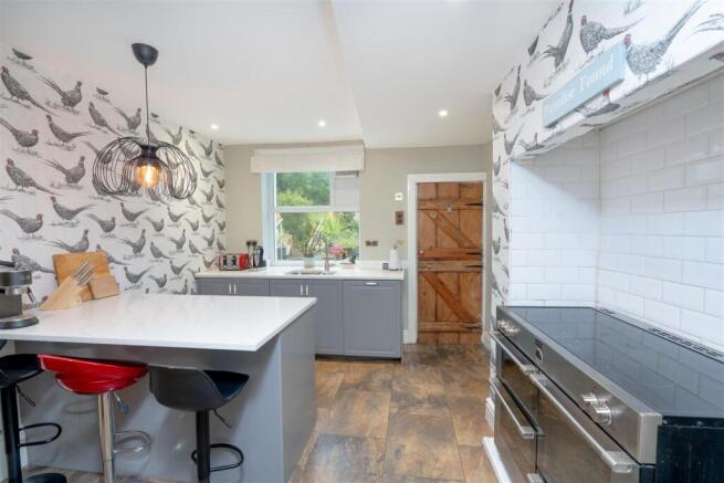 4 bed Semi-Detached for sale Image 10