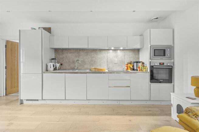 Flat 3 Priory Villas, Priory Road, HP13 6GZ-7.jpg