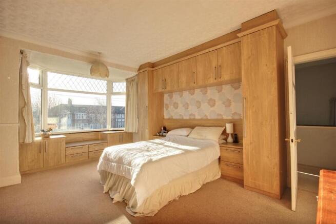 4 bed Semi-Detached for sale Image 6