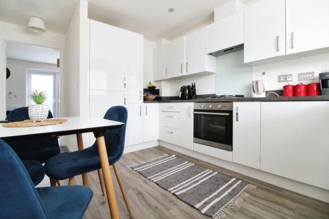 2 bed Semi-Detached to rent Image 4