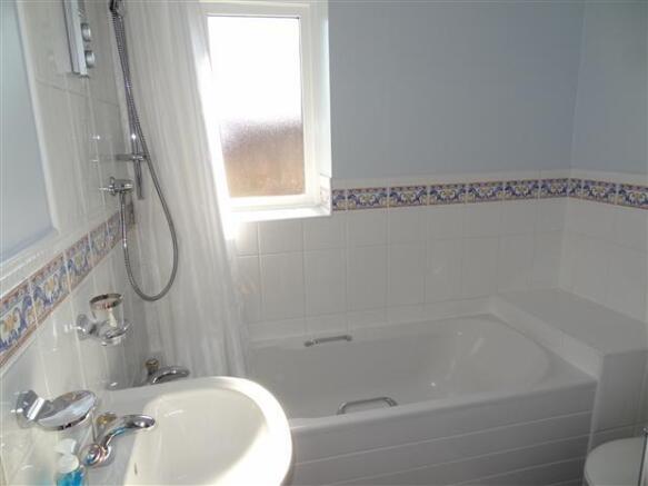 FAMILY BATHROOM