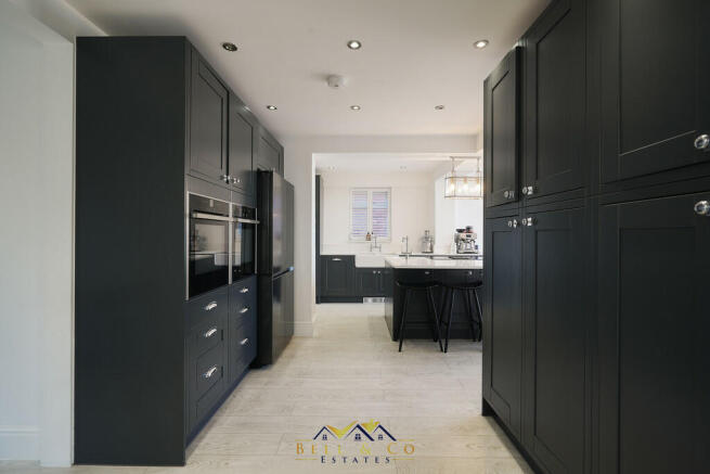 5 bed Detached for sale Image 7