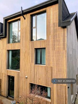 4 bed Semi-Detached to rent Image 11