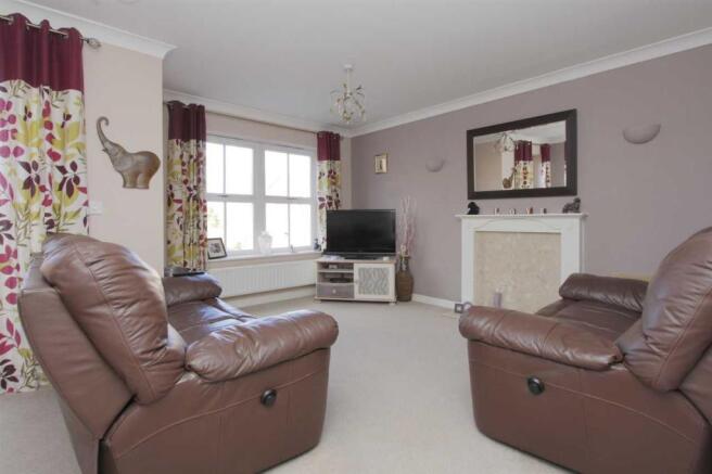 LIVING ROOM / DINING