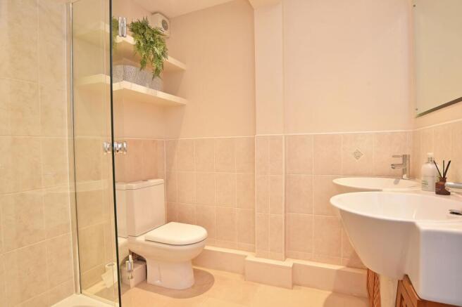 2 bed Flat for sale Image 7