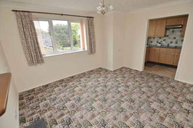 Lounge towards ki...