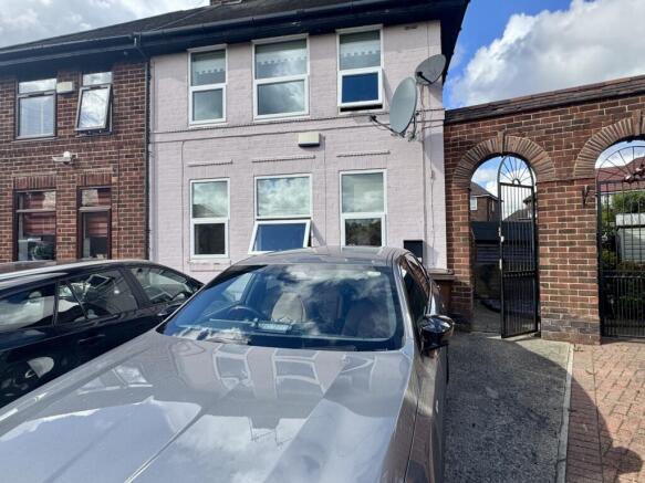 3 bed Semi-Detached to rent Image 9