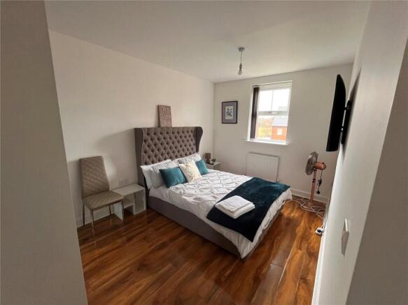 4 bed Semi-Detached to rent Image 5