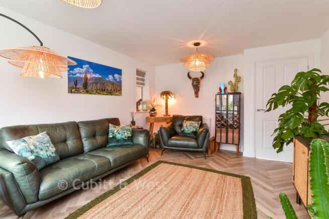 Lounge/ Dining Room