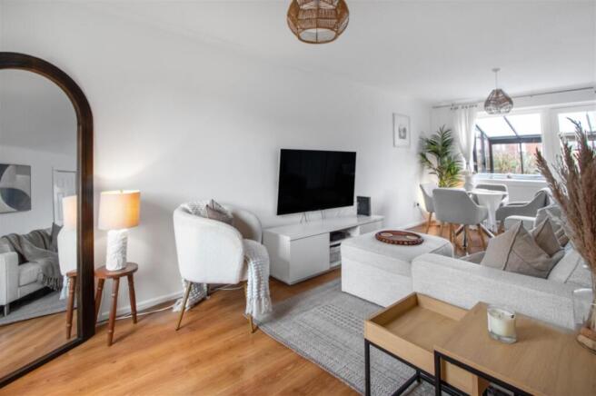 IMG_3513 Living 1.jpg