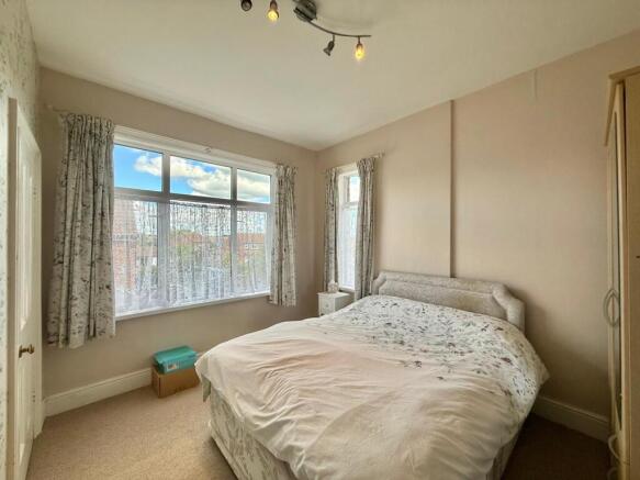 5 bed Semi-Detached for sale Image 12