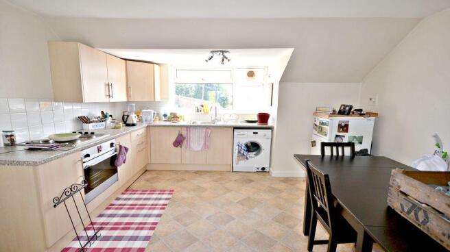 Kitchen2resized.jpg