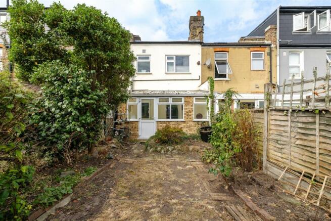 Century Road, E17