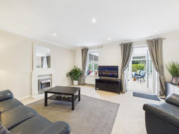 3 bed Town House for sale Image 6