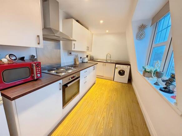 Rayleigh Road, Hutton, Brentwood photo 4