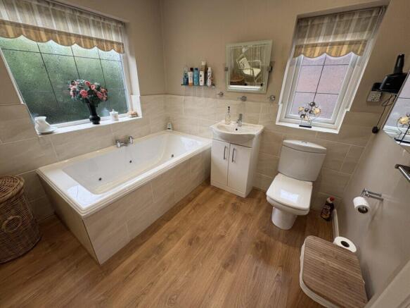3 bed Semi-Detached for sale Image 10