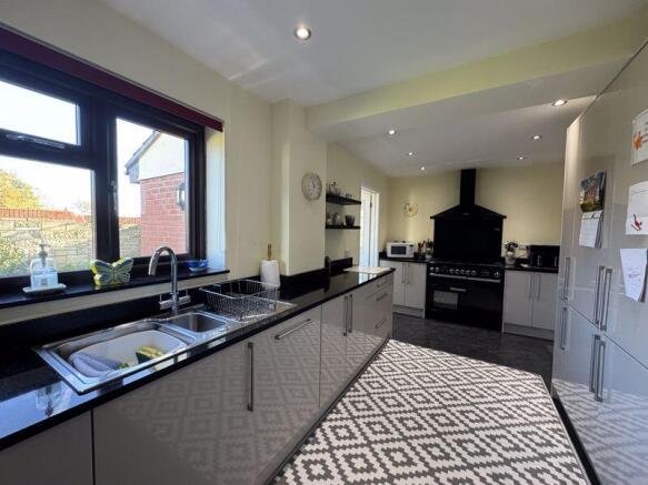 Kitchen/Breakfast Room