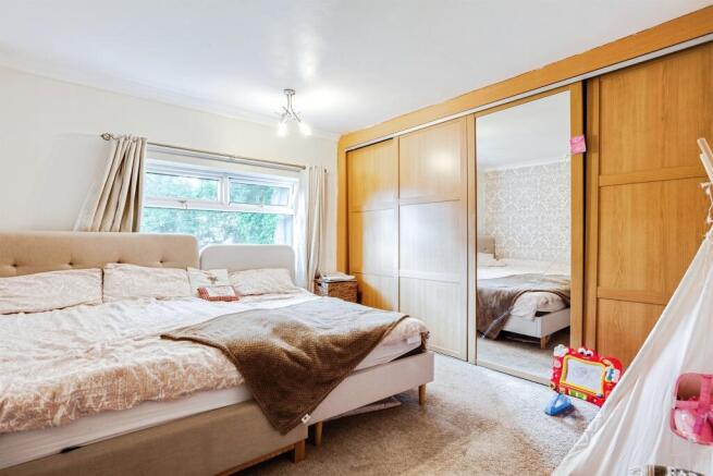 6 bed Semi-Detached for sale Image 7