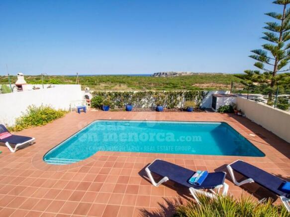 Villa with sea views in Cala Llonga