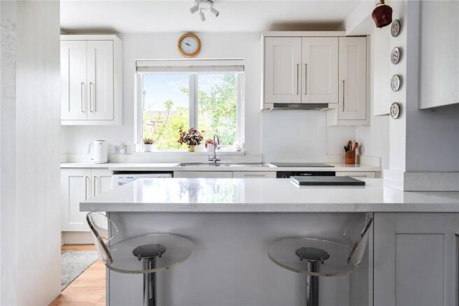5 bed Detached for sale Image 7