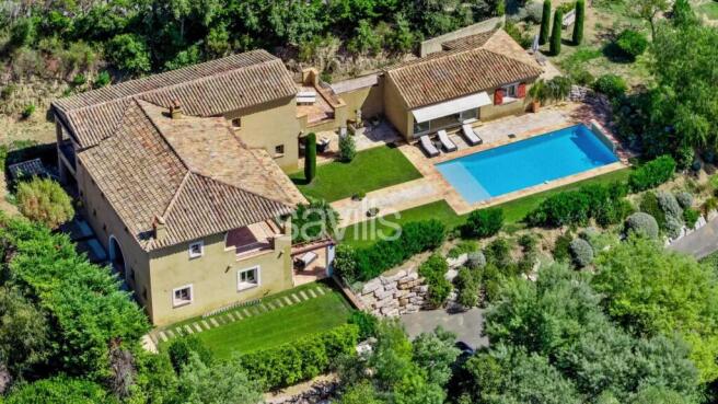 Exclusive villa for sale close to Saint-Tropez and