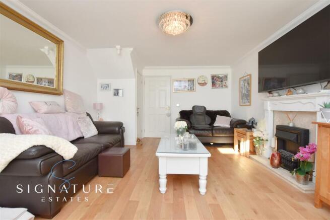 Living Room 3.jpg